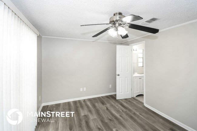 Foto del edificio - 8447 Thims Ave