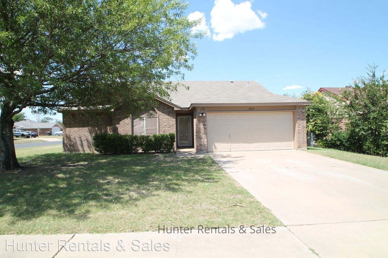 3 br, 2 bath House - 1809 Caprock Dr Photo