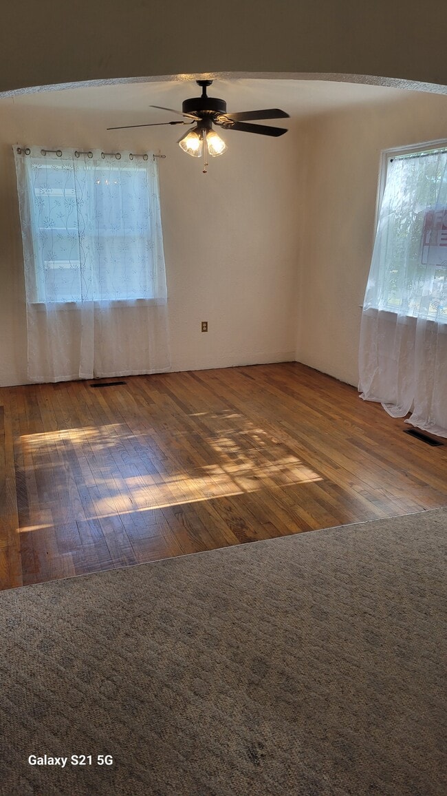 WALL - 3 - DINING ROOM - 4224 N Wall St