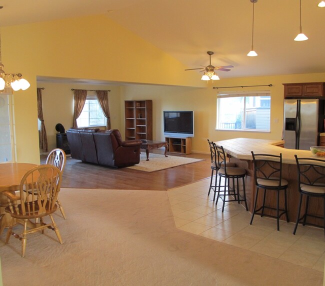 Open living area - 1053 Pepper Ln