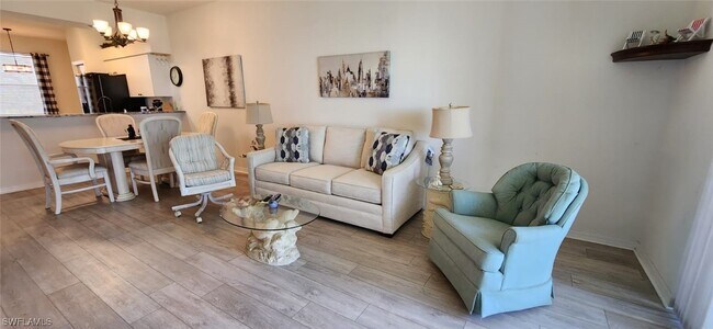 Foto del edificio - 8076 Queen Palm Ln