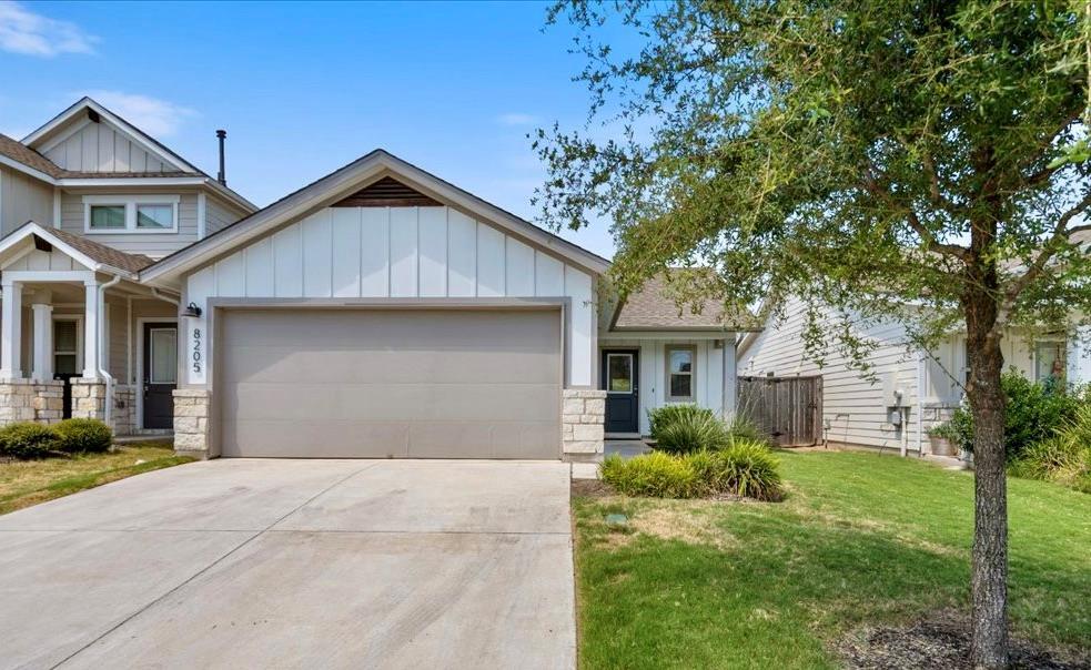 Foto principal - 8205 Cottage Rose Dr