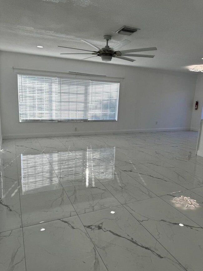 Foto del edificio - 1848 NW 55th Ave