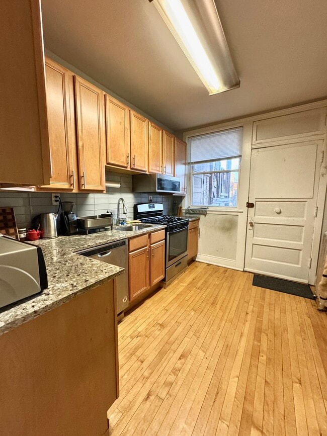 Building Photo - 1955 W Sunnyside Ave