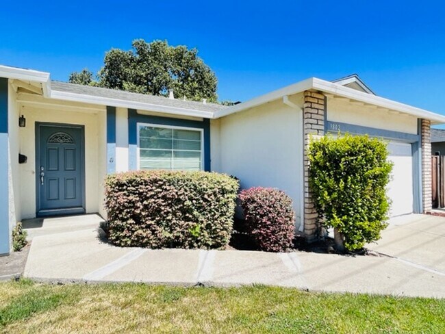 Building Photo - Move-In Ready 4BD/2BA Single Story, Ranch-...