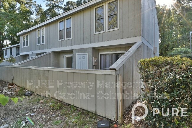 Building Photo - 104 Townhome Ct