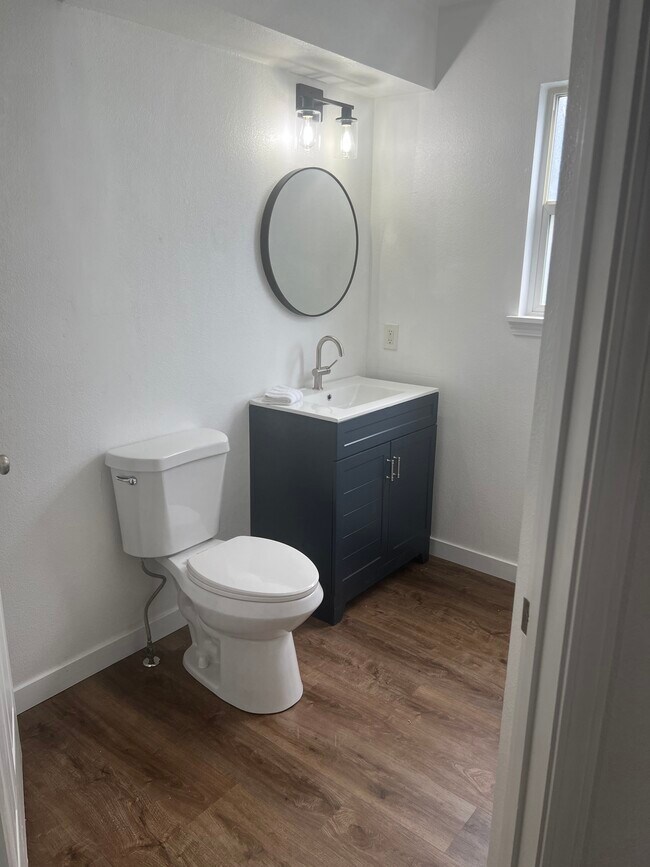 Baño principal - 806 N White Barn Rd