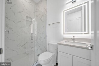 Building Photo - 710 Kennedy St NW