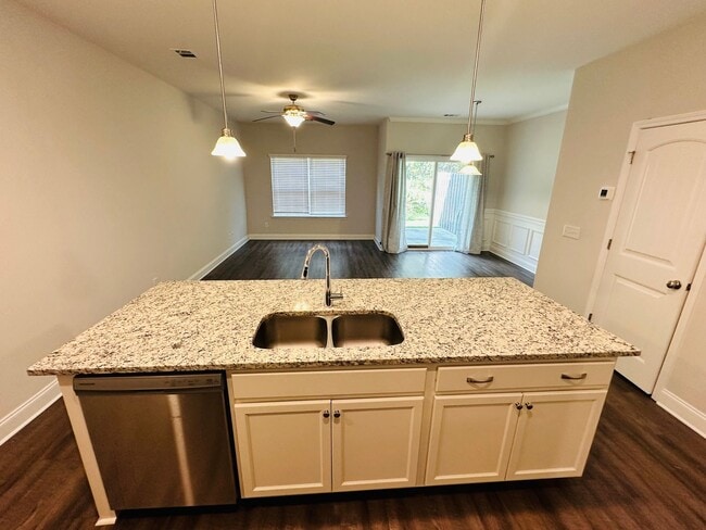 Building Photo - 3 Bd/2.5Ba Townhome-Gated-Fairway Links