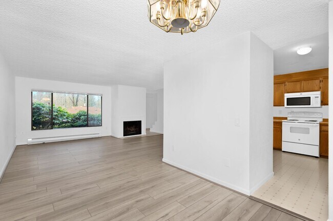 Foto del edificio - Privacy without the yard work - 3 Bedroom South Seattle Townhouse