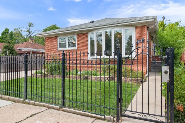 Foto del edificio - 3650 W Peterson Ave