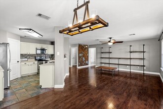 Building Photo - 208 Rock Hound Ln