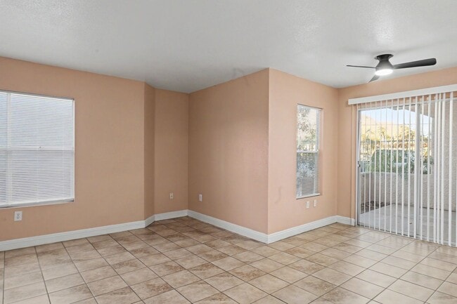 Building Photo - SPACIOUS 2BED/2BATH CONDO * FIRST FLOOR UNIT*