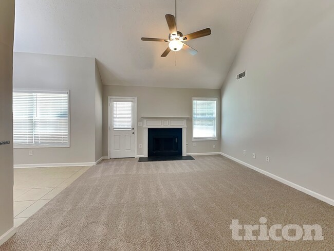 Building Photo - 360 Valley View Dr