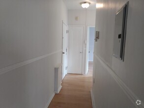Building Photo - 569 Kingston Rd