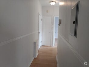 Building Photo - 569 Kingston Rd
