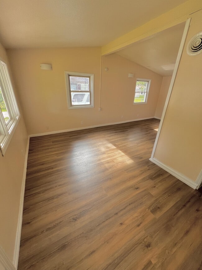 Foto del edificio - 214 W Worley St