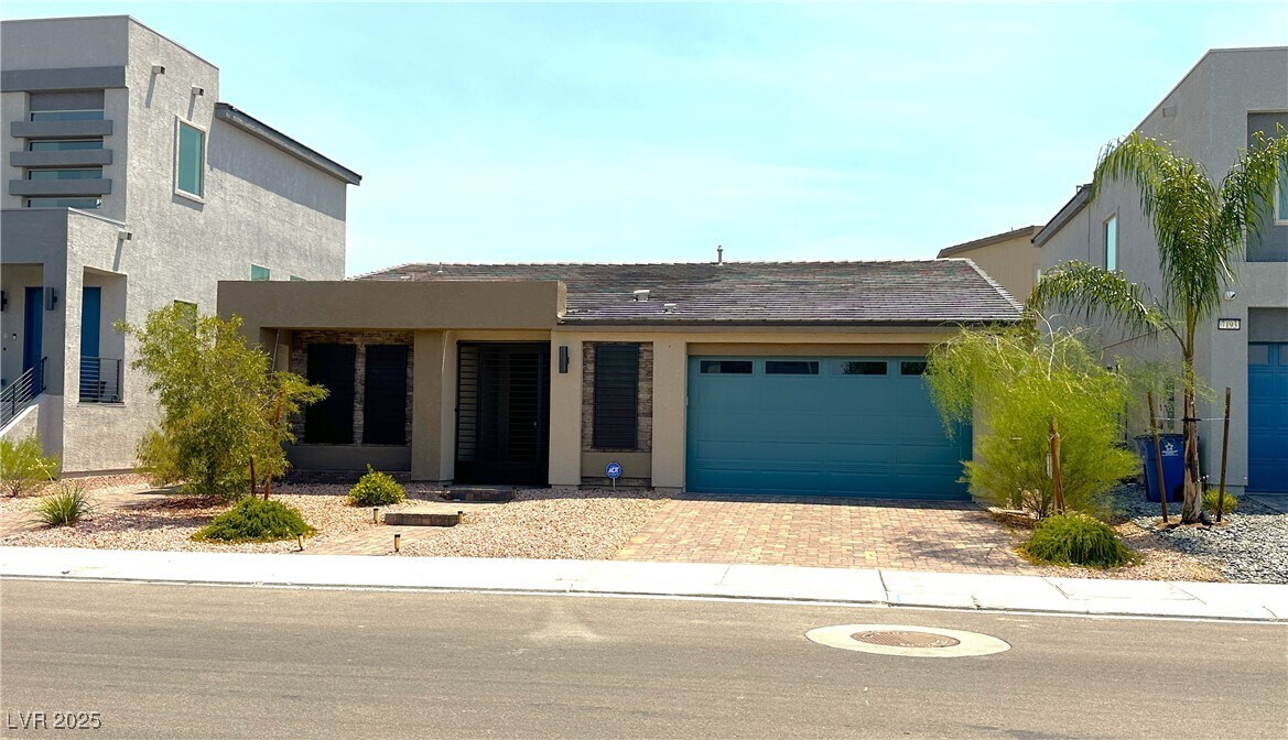 Primary Photo - 7177 W Camero Ave