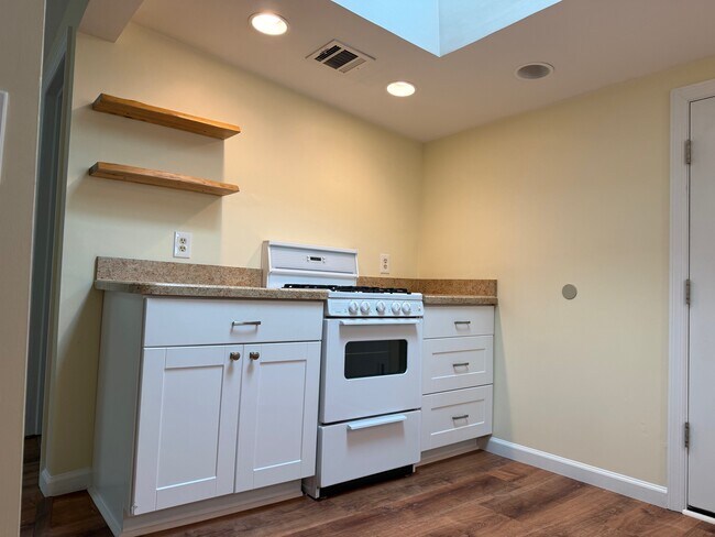 Building Photo - 590 Princeton Ave