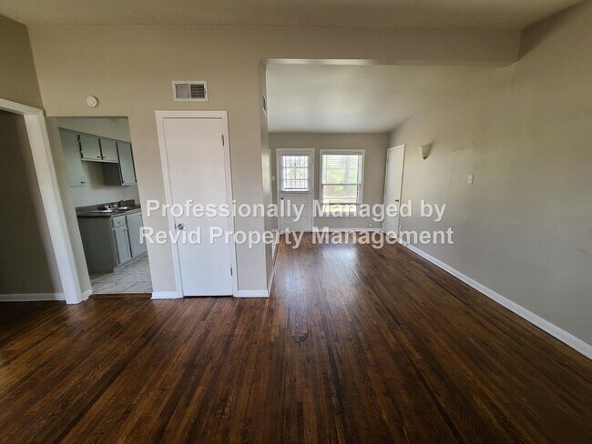 Building Photo - 3 Bedroom and 1 Bath