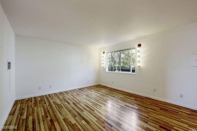 Foto del edificio - 1 br, 1 bath House - 1385 1/2 Sir Francis ...