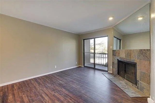 Foto del edificio - 8888 Tallwood Dr