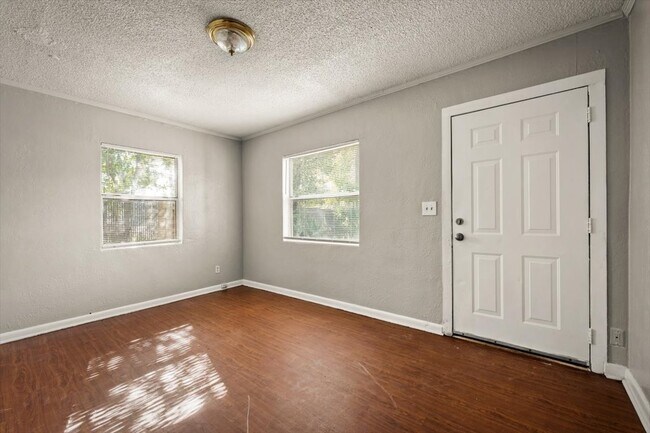 Foto del edificio - 1829 Lambert St