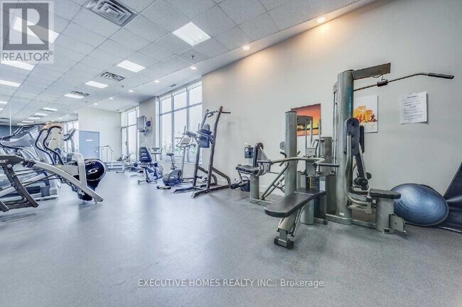 Photo du bâtiment - 700-1700 King St W