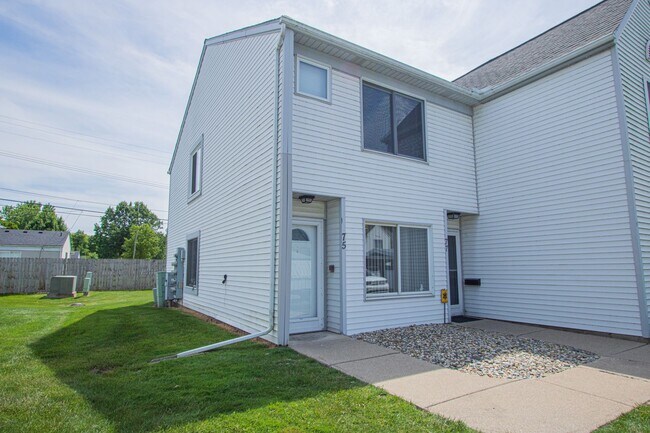 Foto del edificio - 75 Rosebud Ln