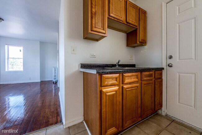 Building Photo - 1 br, 1 bath Apartment - 7701 S Stewart Ave