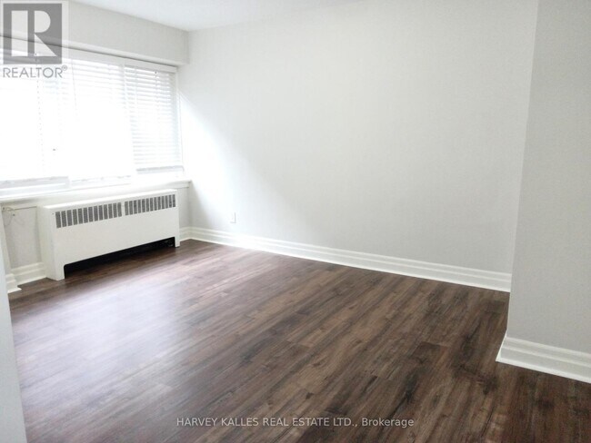 Photo du bâtiment - 464-464 Summerhill Ave