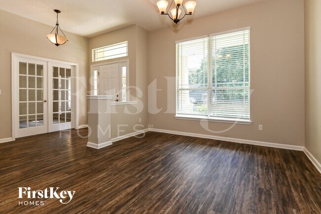 Building Photo - 13915 Ponderosa Pine Dr E