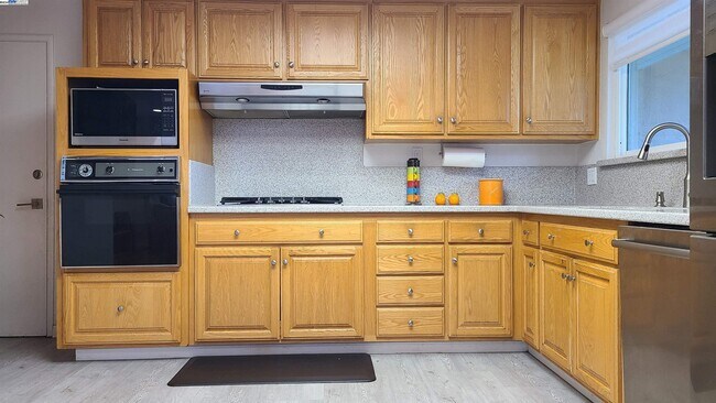 Building Photo - 40138 Besco Dr
