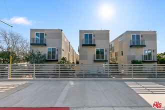 Building Photo - 15106 Roxford St