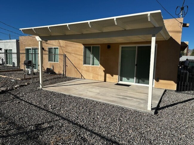 Foto del edificio - Brand New Duplex available in Central BHC