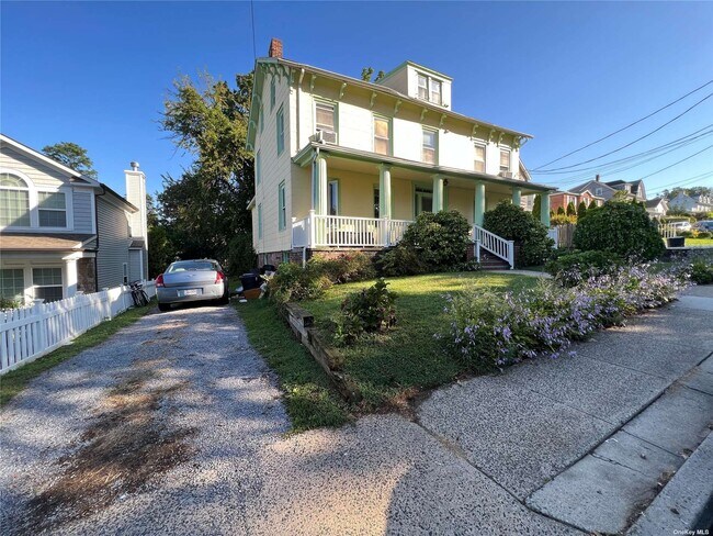 Building Photo - 9 3rd Ave