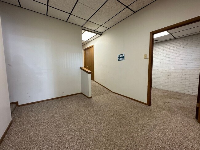 Foto del edificio - First Floor Commercial Space in Perfect Oakland Location Right on Boulevard of the Allies! CALL T...