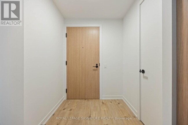 Building Photo - 33 Parliament St