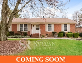 Building Photo - 4805 Ferncrest Dr