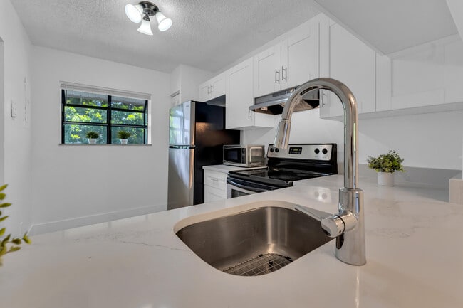 Building Photo - 1224 S Military Trail