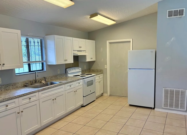 Foto del edificio - 322 Ixora Ave NW