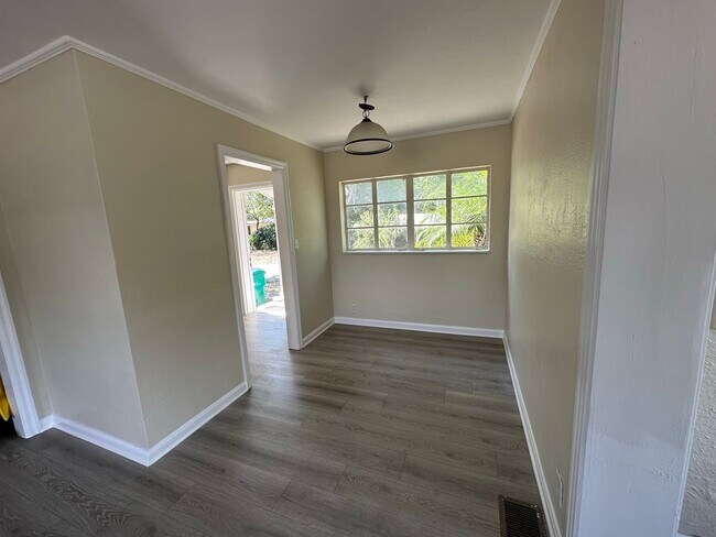 Foto del edificio - Eustis - 3 Bedroom, 1 Bathroom – $1795