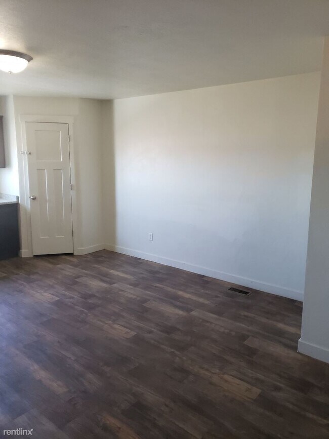 Building Photo - 3 br, 2 bath 4plex - 67 East 700 North 73 ...