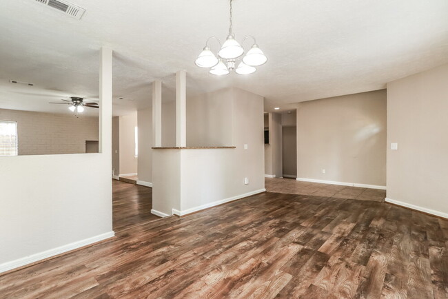 Building Photo - 17803 Villa Way Dr