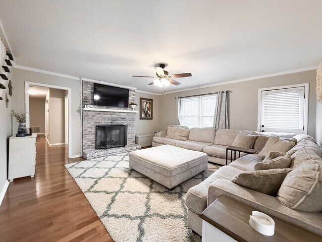 Foto del edificio - Spacious Fully-Furnished 5-Bedroom Home | Mid-Term Rental in Green Island Hills