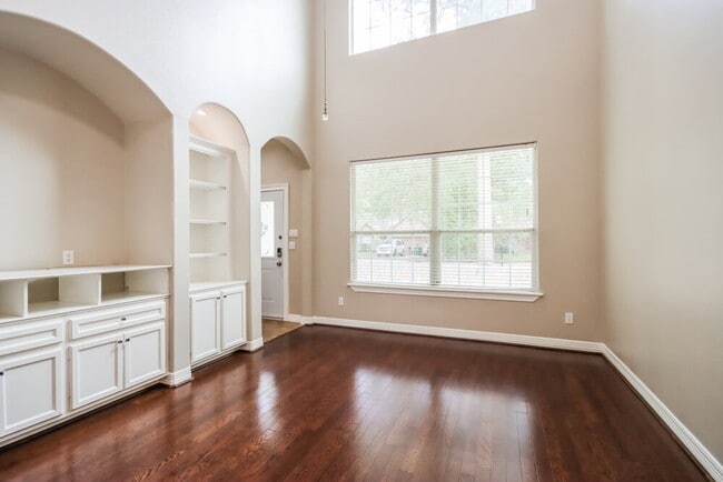 Foto del edificio - 409 Robinwood Dr