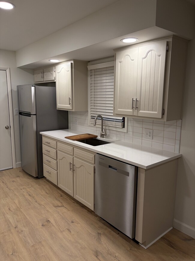 Building Photo - 1411 W Highland St