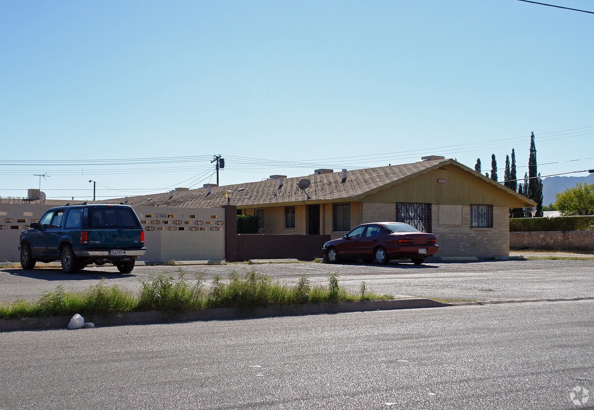 Primary Photo - 4944 Titanic Ave