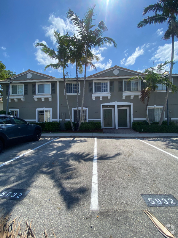 Building Photo - 5932 Manchester Way