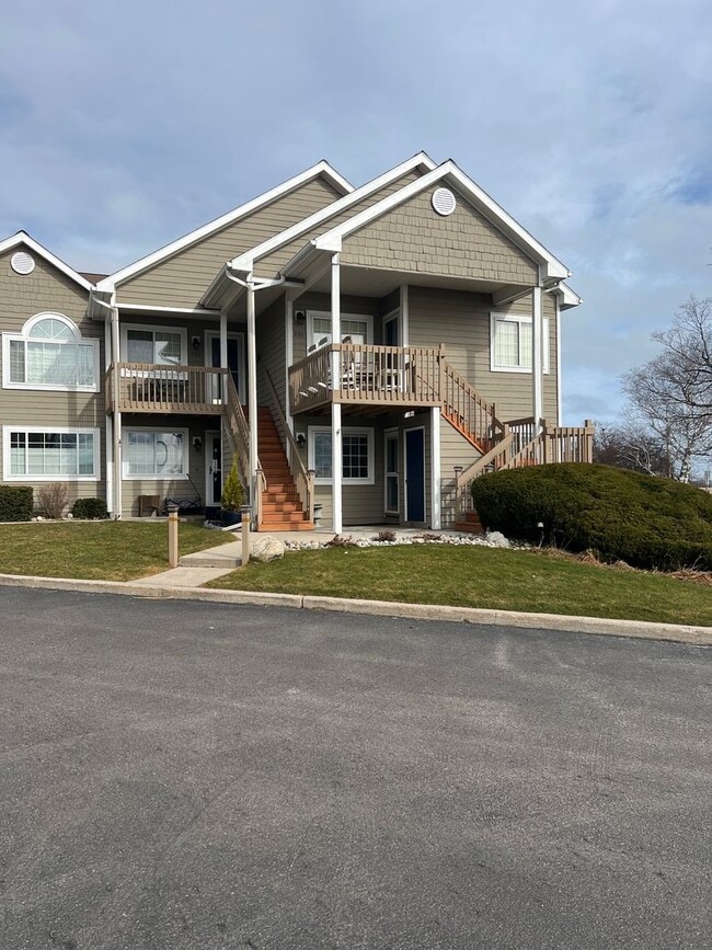 Building Photo - 13766 S W Bay Shore Dr